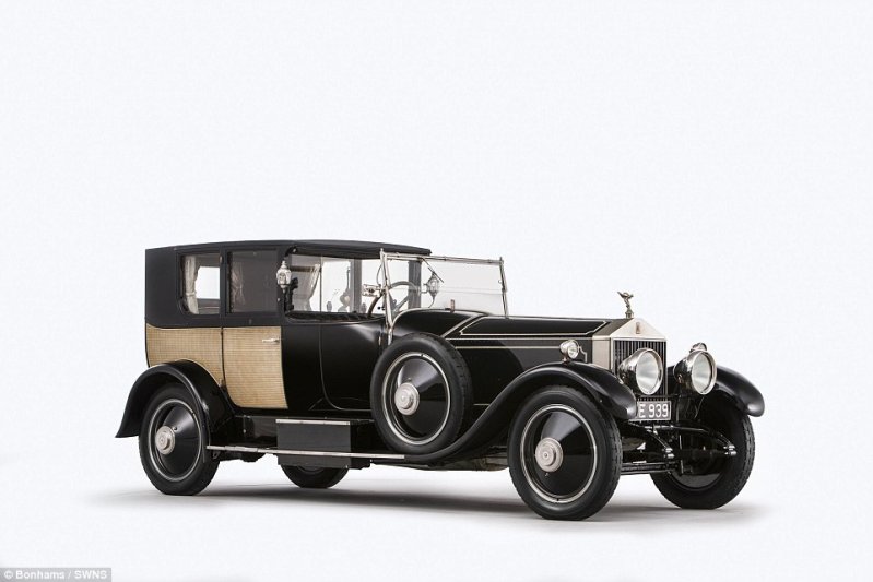 Rolls-Royce 1926 года с интерьером, как во дворце