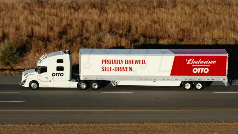 Беспилотный грузовик доставил 50 тысяч банок пива