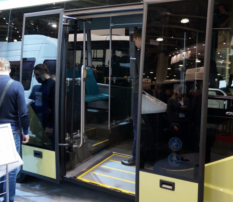 Автобус,созданный на базе шасси «ГАЗель NEXT», может перевозить 22 пассажира (от 10 до 13 сидячих и от 9 до 12 стоячих мест).