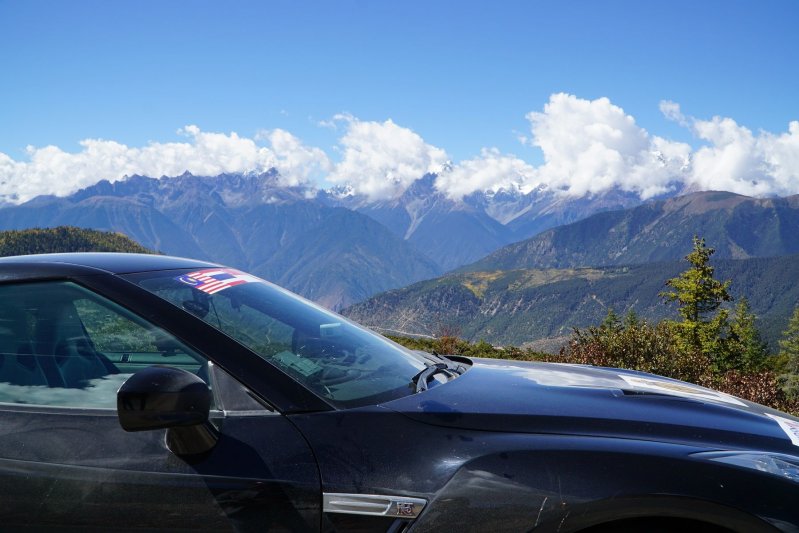 Автопутешественник покорил Эверест на спорткаре Nissan GT-R