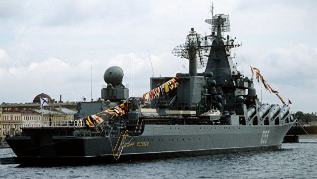Ракетный крейсер "Маршал Устинов" вышел в море после ремонта