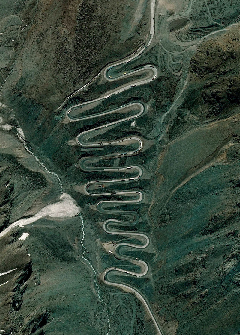 8. Перевал Лос Караколес, Анды, Чили-Аргентина фото со спутника, фотограф Бенджамин Грант, фотографии