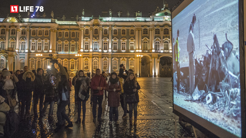 Жители и гости Санкт-Петербурга почтили память жертв авиакатастрофы над Синайским полуостровом