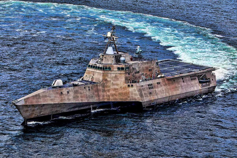 И, наконец, три дня назад LCS-8 USS Montgomery получил повреждение корпуса при проходе через Панамский канал.