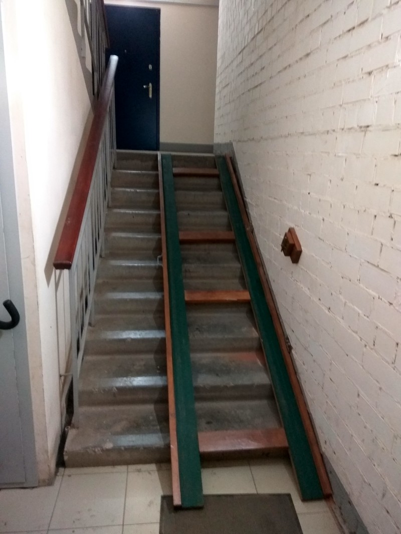 Требования к лестнице с пандусом для колясок