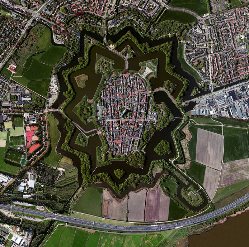 Крепость в виде звезды, Наарден, Нидерланды