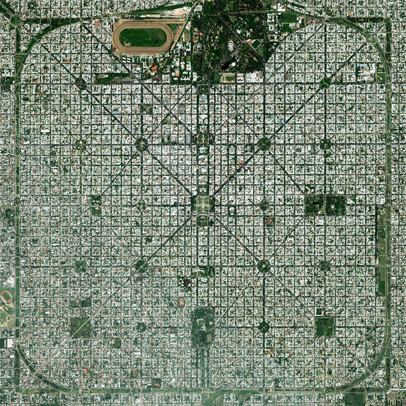 Спланированный по строгой сетке, город Ла-Плата, столица провинции Буэнос-Айрес, Аргентина