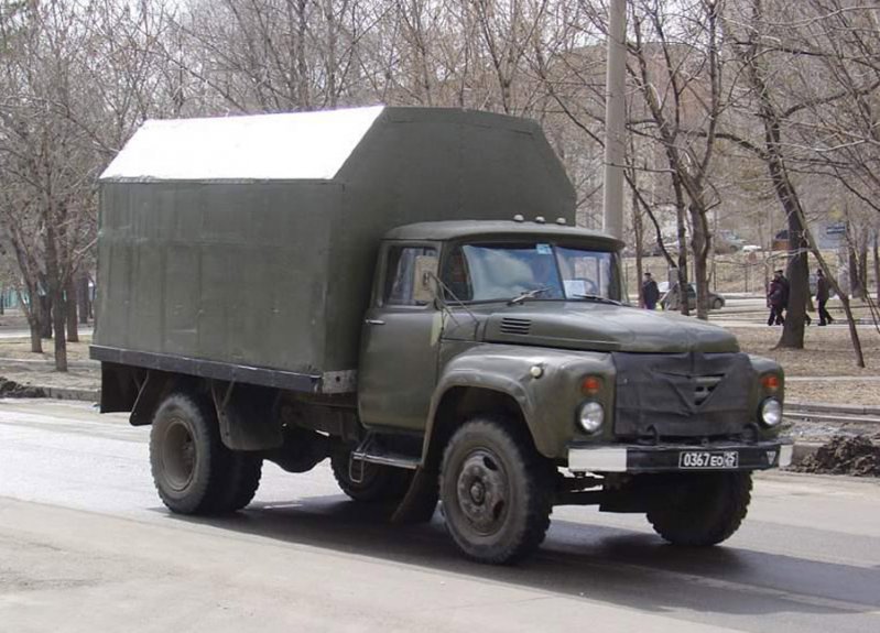 ГЗСА-3706 на базе ГАЗ-53А — изотермический фургон-холодильник, пришедший на смену ГЗСА-3702 в 1971 году. Наверняка до сих пор такие иногда видите на улицах.