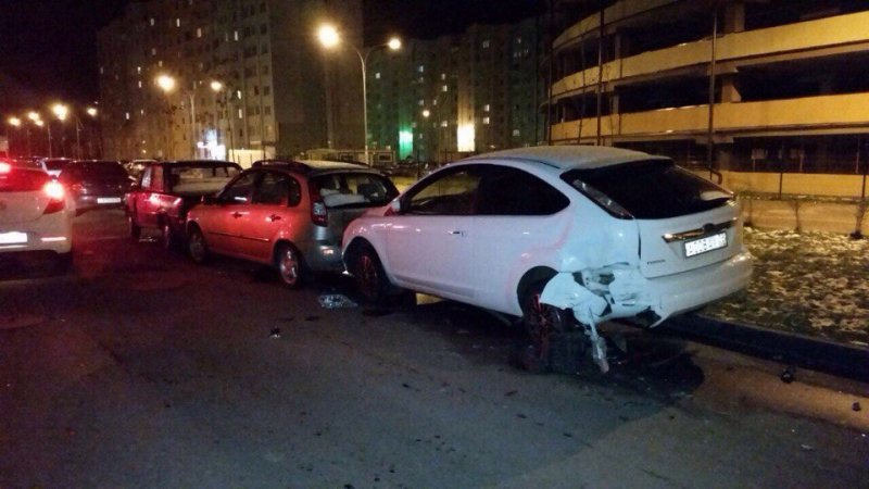 Пьяный воронежский автомобилист протаранил 13 припаркованных машин