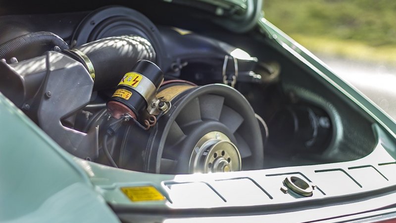 Восстановленный Porsche 911 Carrera MFI уйдет с молотка