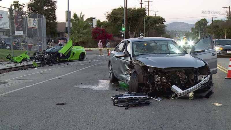 Серьезная авария с участием суперкара McLaren 650S Spider в Лос-Анджелесе
