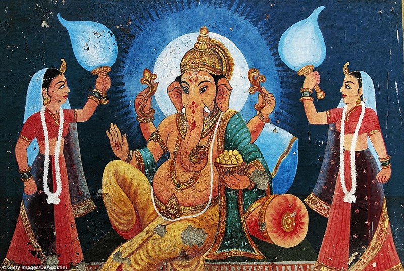Ганеша - божество с головой слона, приносящий людям богатство, счастье и успех в делах