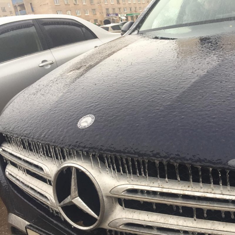 Ледяной дождь обрушился на Россию
