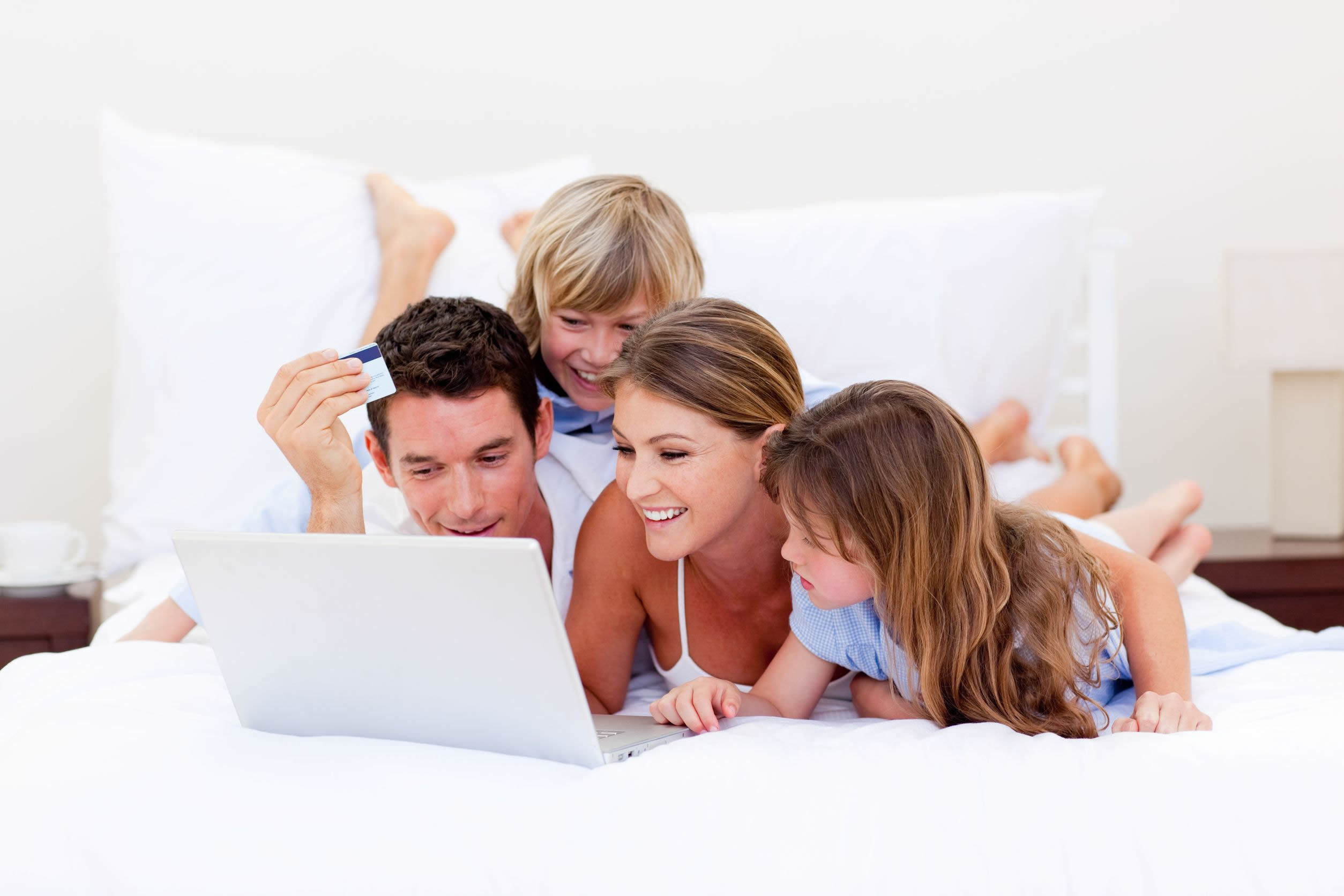 Подобрать домашний интернет. Счастливая семья. Товары для всей семьи. Всей семьей. Интернет для всей семьи.
