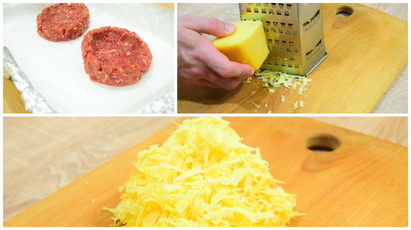 Первый заход в духовку при температуре 200 и на 15-20 минут,  пока запекается трем сыр