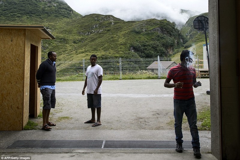 Швейцарские богачи предпочли заплатить огромный штраф, но не пустить к себе мигрантов