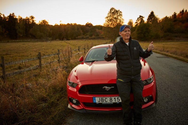 Мечты сбываются в любом возрасте: 97-летний швед купил новый Ford Mustang