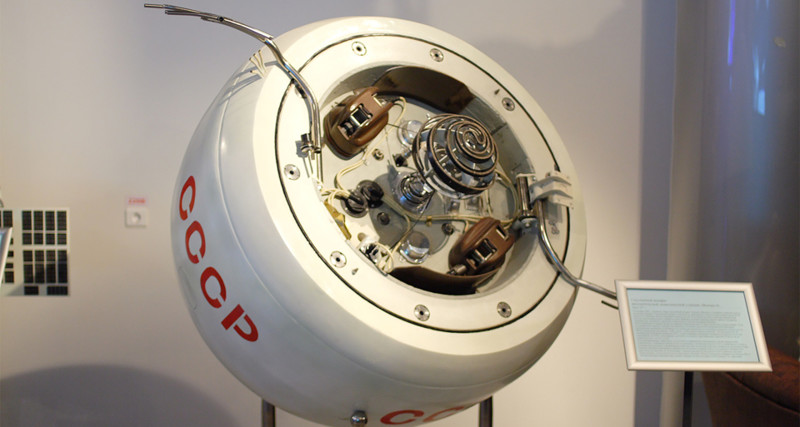 15 ноября 1965 года по направлению к Венере была запущенна АМС "Венера-3"