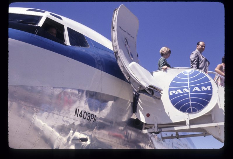 Boeing 707 авиакомпании Pan American в аэропорту Гонолулу, штат Гавайи, 1966 год.