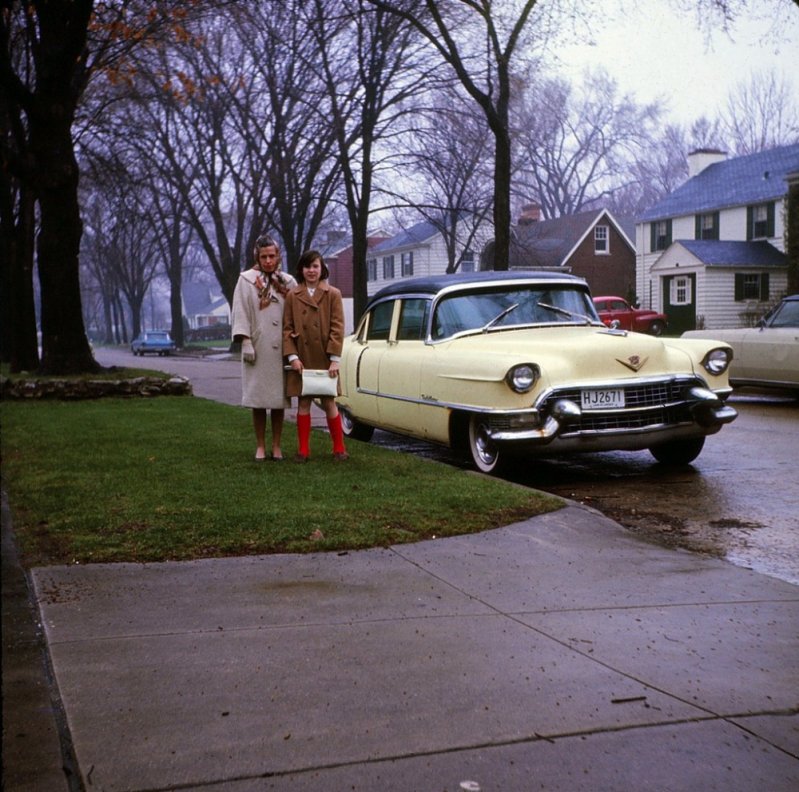 Обновление автопарка. Это осень 1964-го года.
