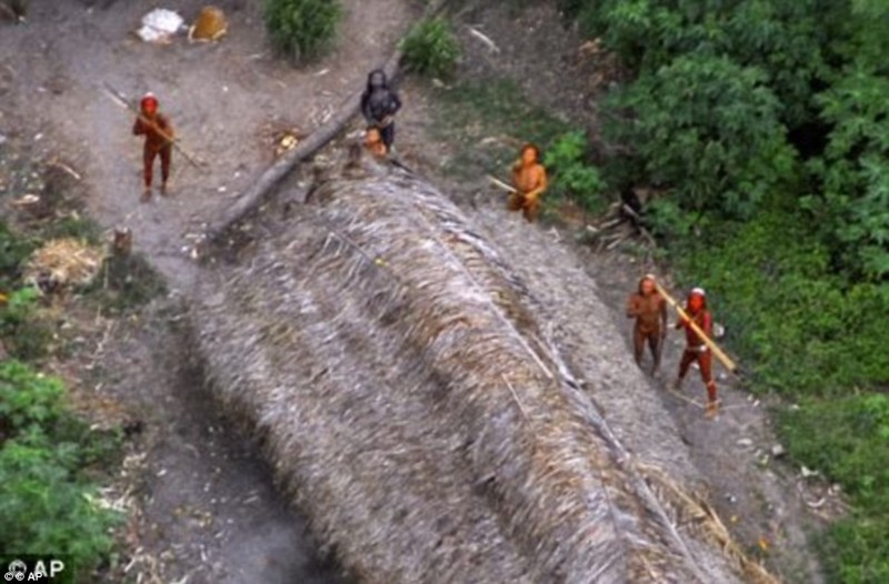 В джунглях Амазонки обнаружено еще одно нетронутое цивилизацией племя