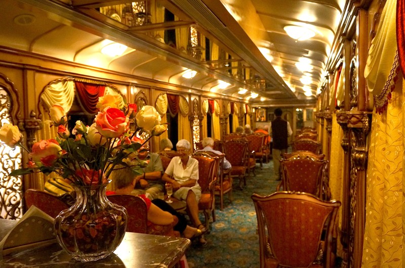 Поезд The Golden Chariot  Цена за билет: 5 730 долларов.