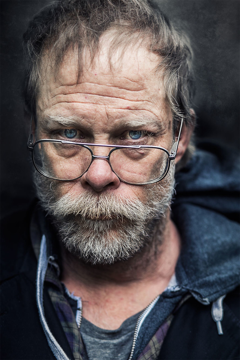 У них тоже есть душа: фотограф снимает портреты бездомных людей