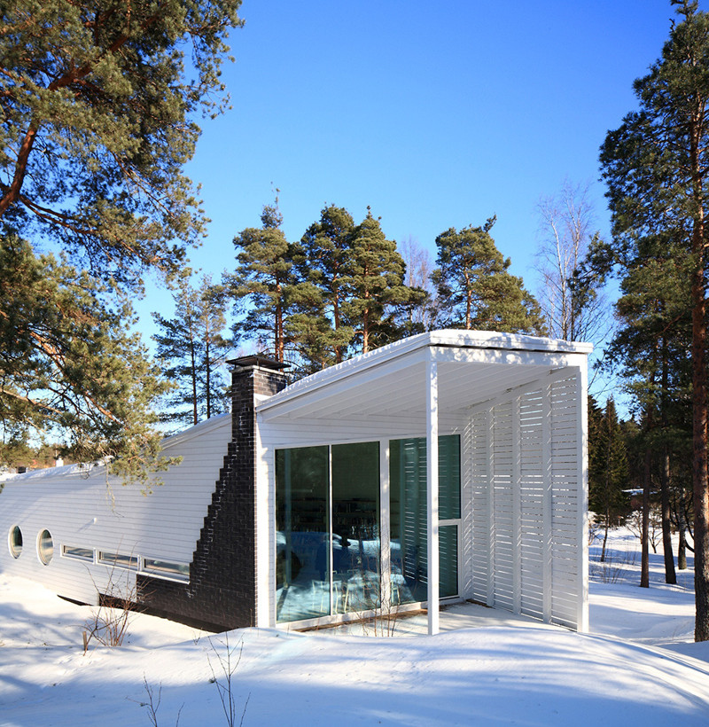Дом из дерева в финском лесу