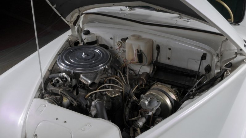 На фото: двигатель ГАЗ-М20Г