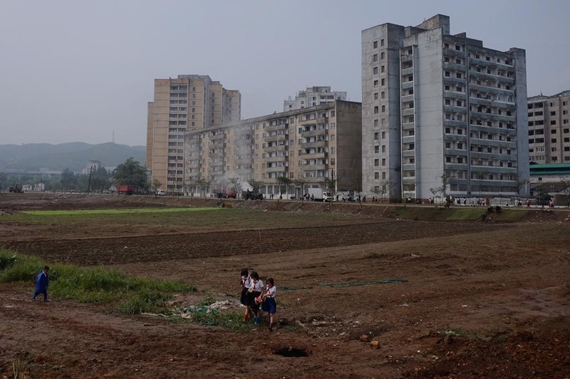 Красочные фотографии непарадной стороны жизни в Северной Корее