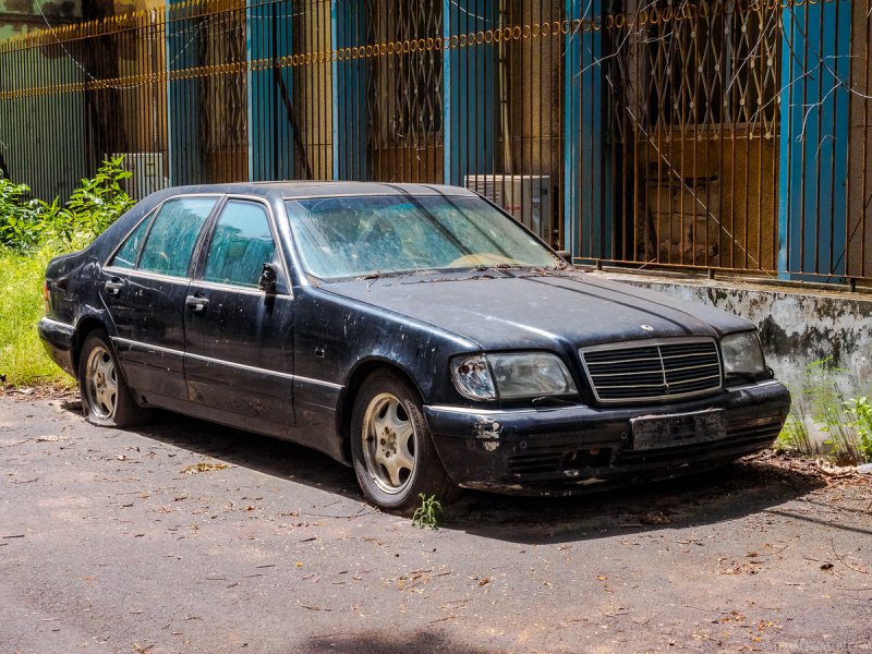 А это старый Mercedes W140 президента Гамбии.