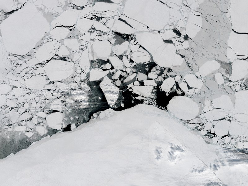 Раннее таяние морского льда в море Бофорта, Арктика 