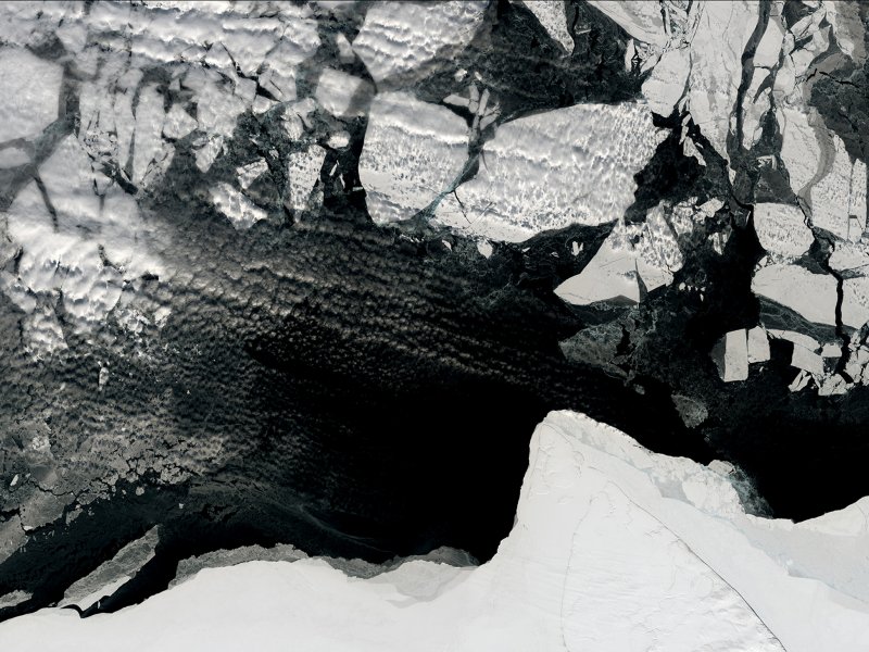 Раннее таяние морского льда в море Бофорта, Арктика 