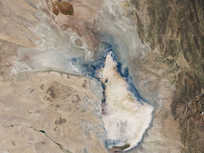 Пересыхающее озеро Поопо, Боливия  