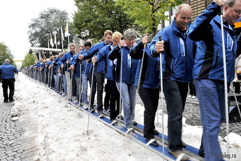 Самые длинные лыжи в мире составляют 534 метра в длину. На этих лыжах одновременно проехало 1043 лыжника, Швеция.