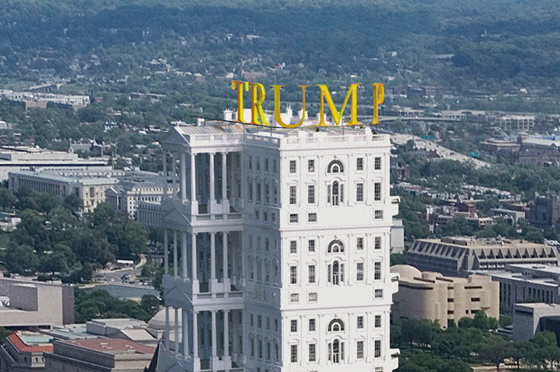 Тем самым фотограф хотел посмеяться над пристрастием Трампа к гигантизму и огромным зданиям