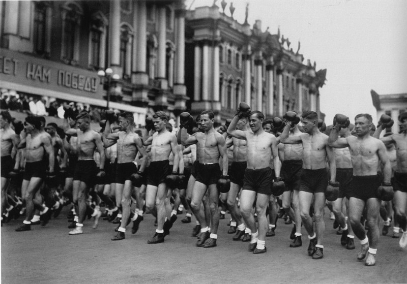 Парад физкультурников на Дворцовой площади в Ленинграде, 1933 год