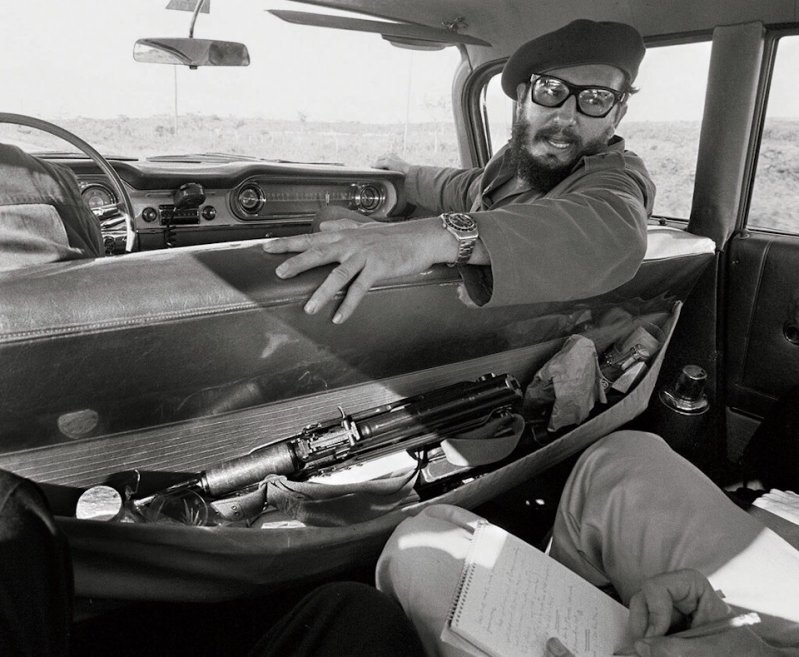 Кастро дает интервью, сидя в американском Oldsmobile. Гавана, июль 1964 года