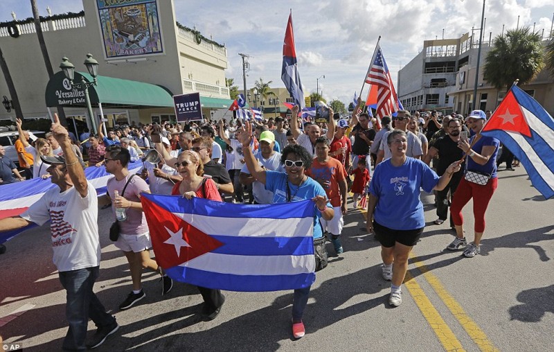 После прихода Фиделя Кастро к власти в 1959 году тысячи кубинцев бежали в США