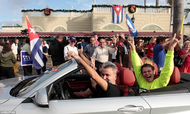 Бежавшие с "Острова свободы" в США кубинцы отпраздновали смерть Фиделя Кастро