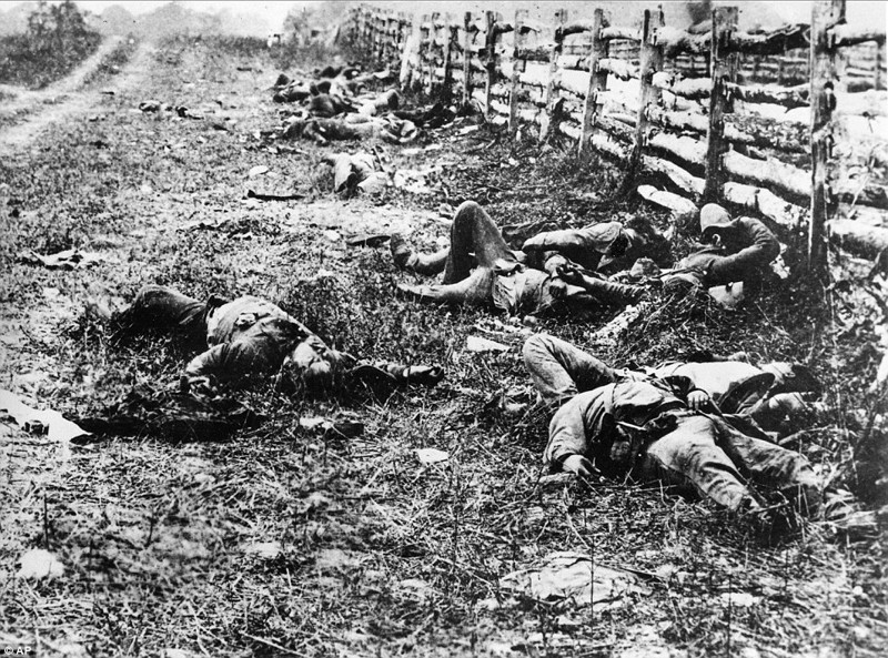 Американская гражданская война (1861-1865) видела потери 750,000 солдат с обеих сторон. Самым кровавым был день битвы при Антитэме в 1862 году, штат Мэриленд. Автор фото — шотландец Александр Гарднер.