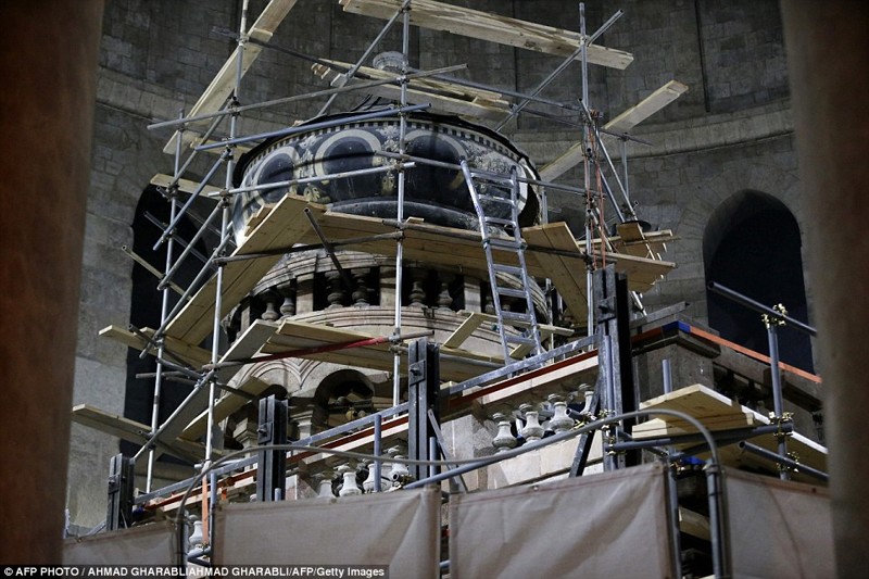 В Сети появились фотографии грандиозных восстановительных работ в Храме Гроба Господня