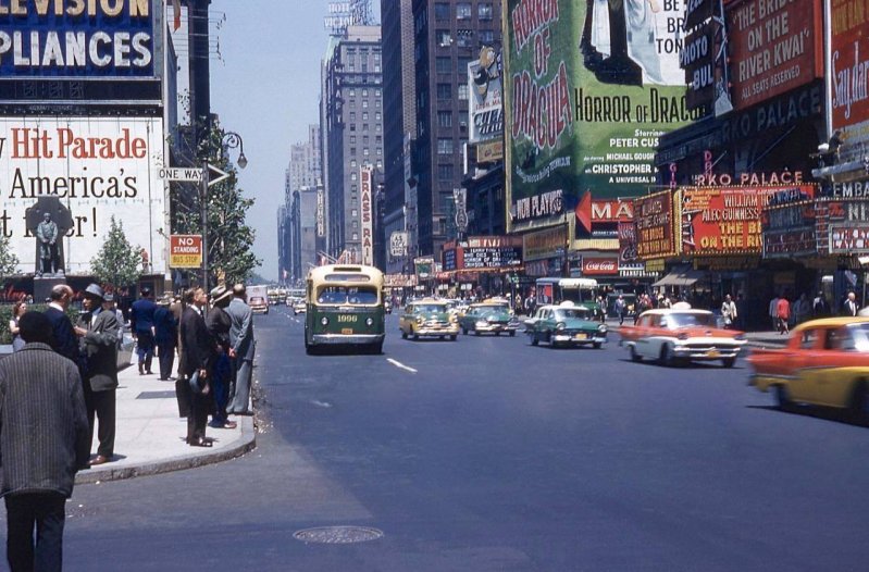 Автомобильный Нью-Йорк 1940-60-х в цвете