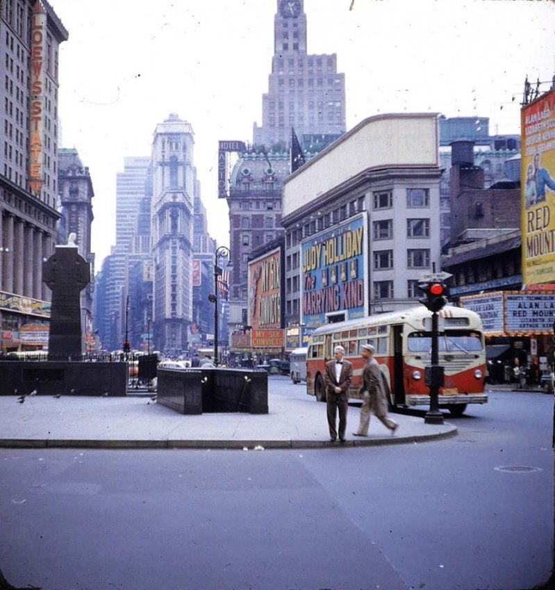 Автомобильный Нью-Йорк 1940-60-х в цвете
