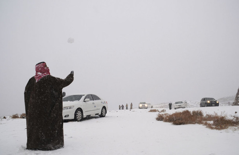 В Саудовской Аравии ударили морозы и выпал снег 
