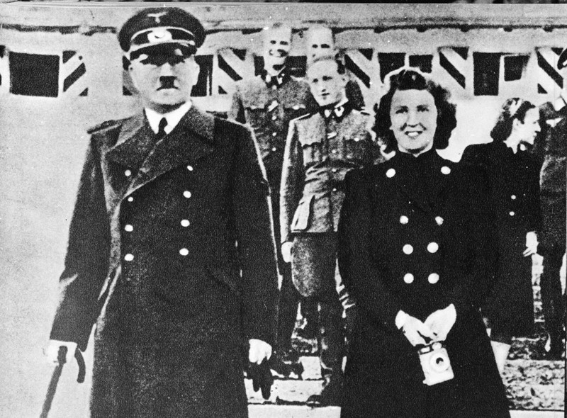 Ева Браун долгое время была гражданской женой Адольфа Гитлера, на которой он официально женился незадолго до самоубийства 
