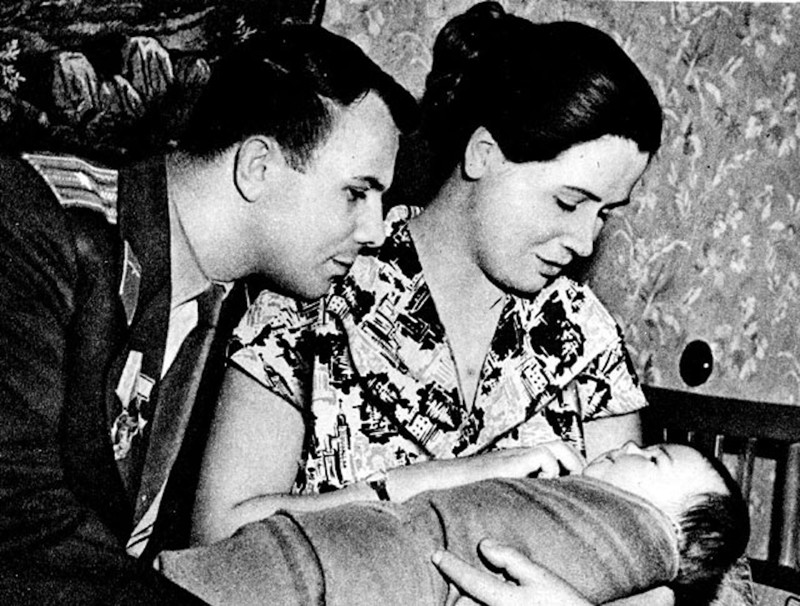 Юрий Гагарин с женой