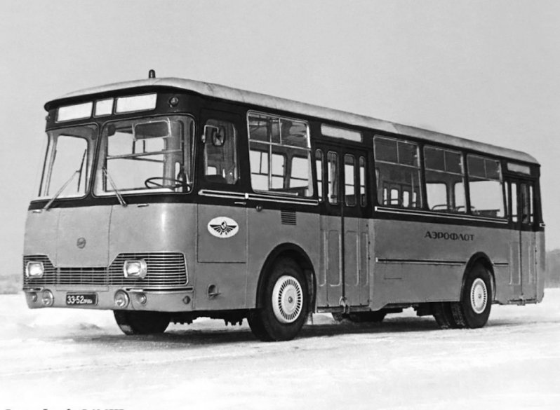 Перронный автобус ЛиАЗ-677П.