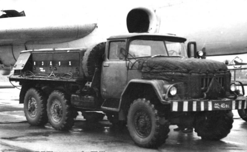 Воздухозаправщик ВЗ-20-350 на базе автомобиля ЗИЛ-131.