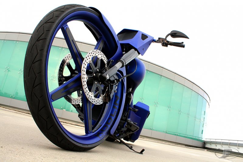 "Blue 40 Two"- кастом-проект на базе Harley-Davidson